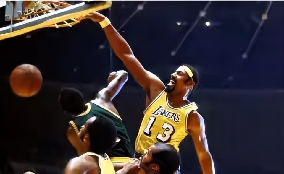 一手传球让 一手传球让