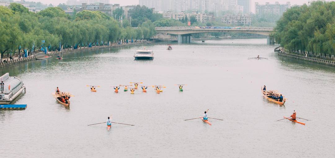 启幕在即, 桌椅, 赛艇公开赛