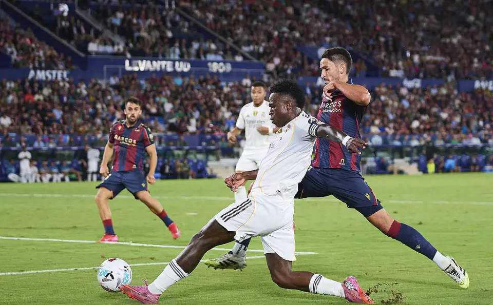 多场比赛中, 当前赛季初, 上赛季 多场比赛中, 当前赛季初, 上赛季